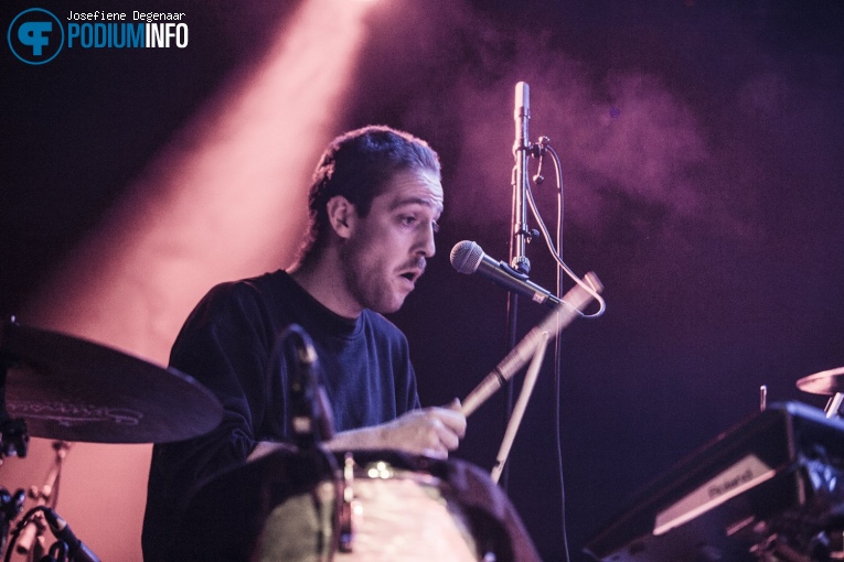 Sea Moya op Durand Jones & the Indications - 25/01 - Paradiso Noord (Tolhuistuin) foto