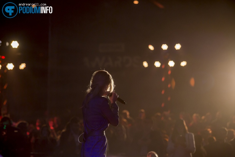 Davina Michelle op 100% NL Awards - 7/2 - The Box foto