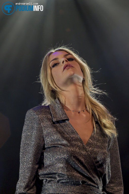 Davina Michelle op 100% NL Awards - 7/2 - The Box foto