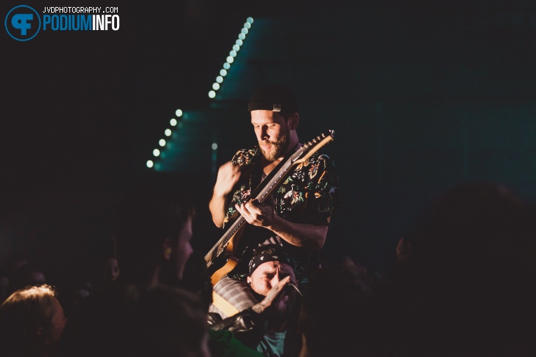 Emarosa op Don Broco - 29/01 - TivoliVredenburg foto