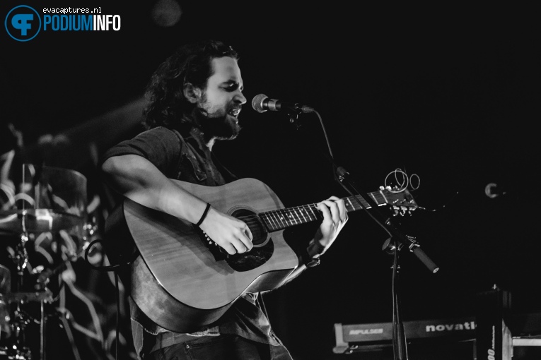 Jasper Erkens op Alex Vargas - 1/2 - TivoliVredenburg foto