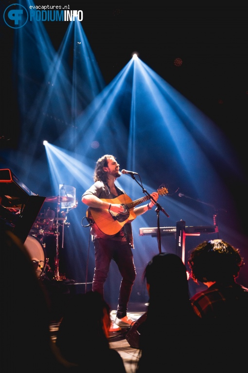 Jasper Erkens op Alex Vargas - 1/2 - TivoliVredenburg foto