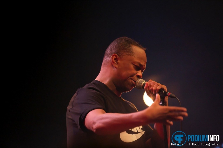 Mike Yung op Mike Yung - 08/02 - TivoliVredenburg foto