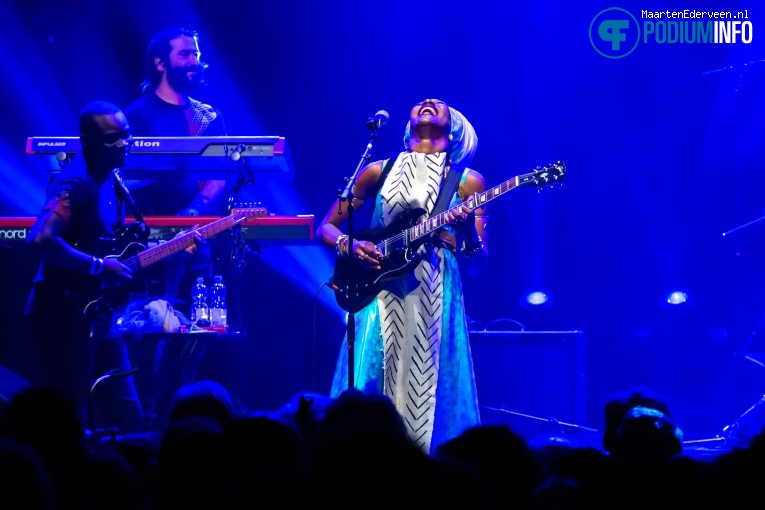 Fatoumata Diawara op Fatoumata Diawara - 07/02 - Paard foto