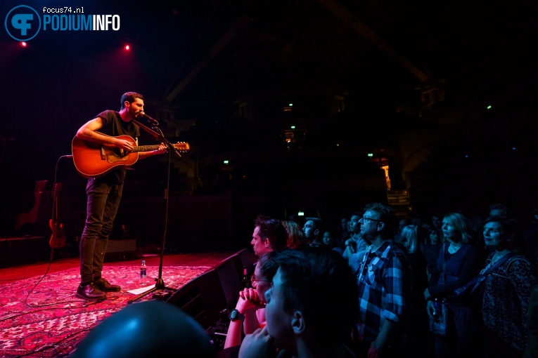 Ruben Samama op Jonathan Jeremiah - 20/02 - TivoliVredenburg foto