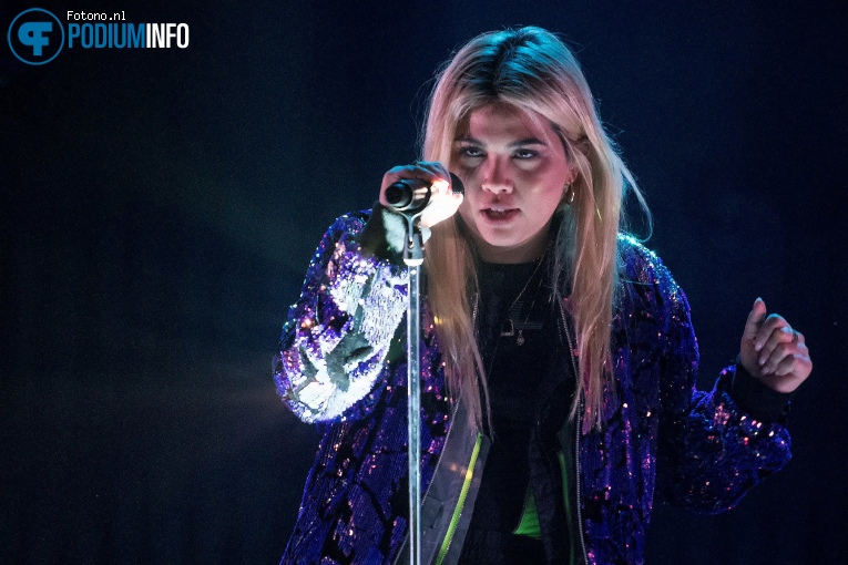 Hayley Kiyoko op Hayley Kiyoko - 21/02 - TivoliVredenburg foto