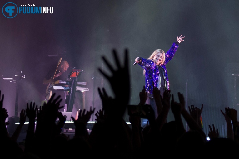 Hayley Kiyoko op Hayley Kiyoko - 21/02 - TivoliVredenburg foto