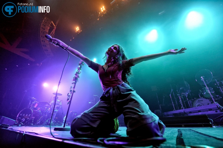 Naaz op Hayley Kiyoko - 21/02 - TivoliVredenburg foto
