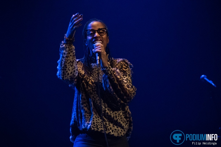 Louise Marshall op Jools Holland - 04/03 - De Oosterpoort foto