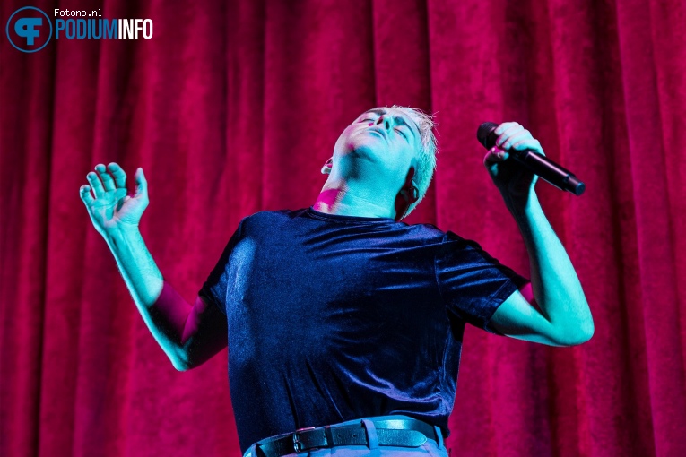 Leland op Troye Sivan - 05/03 - AFAS Live foto