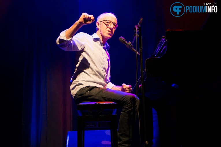 Raymond van het Groenewoud op Raymond van het Groenewoud - 09/03 - Metropool foto