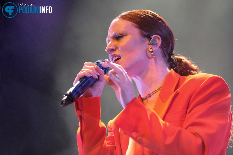Jess Glynne op Jess Glynne - 15/03 - TivoliVredenburg foto