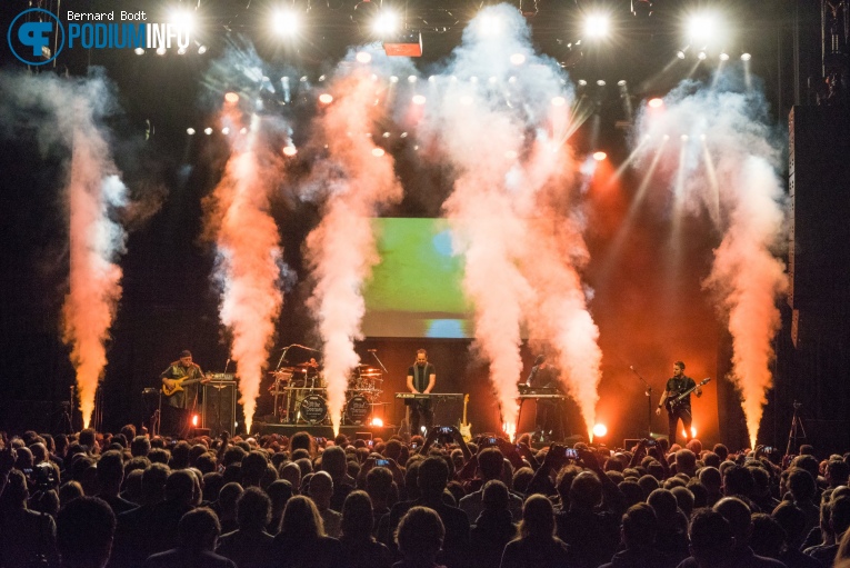 Neal Morse op Neal Morse Band - 26/03 - 013 foto