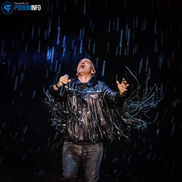 Eros Ramazzotti op Eros Ramazzotti - 03/04 - Ziggo Dome foto