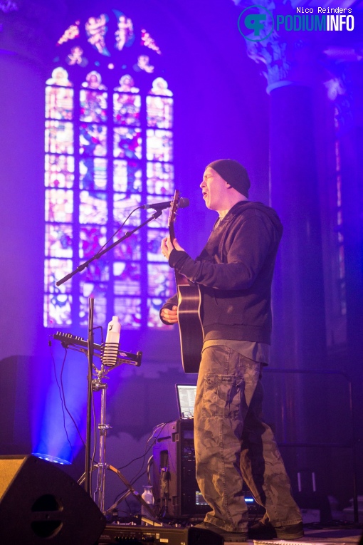 Devin Townsend op Devin Townsend - 11/04 - Bavo kerk Haarlem foto