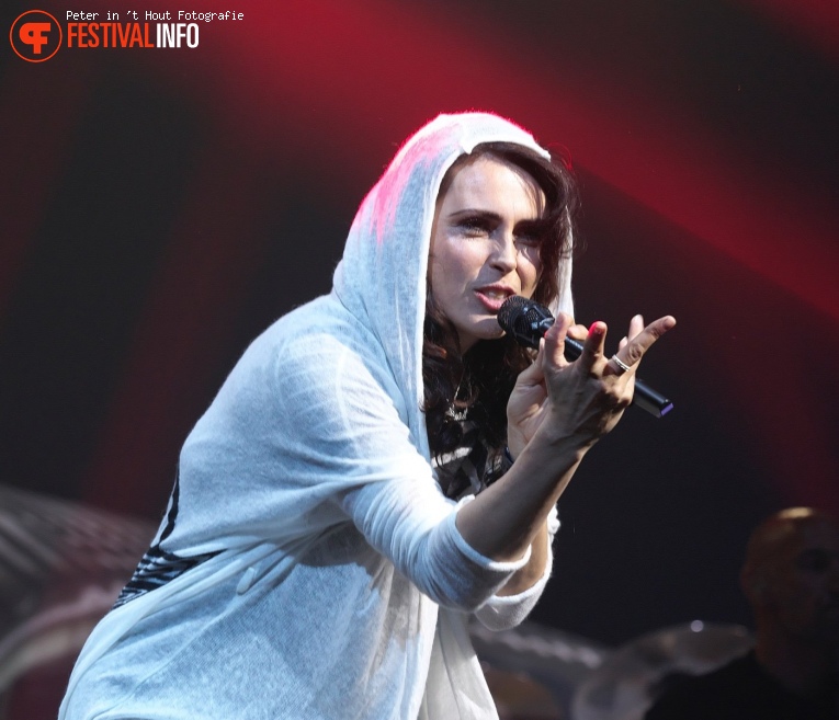 Within Temptation op Paaspop 2019- vrijdag foto