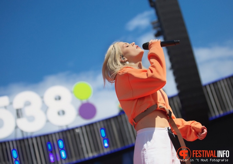 Davina Michelle op 538 Koningsdag 2019 foto