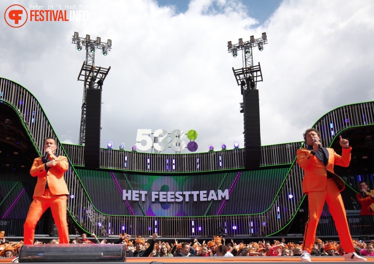 Het Feestteam op 538 Koningsdag 2019 foto