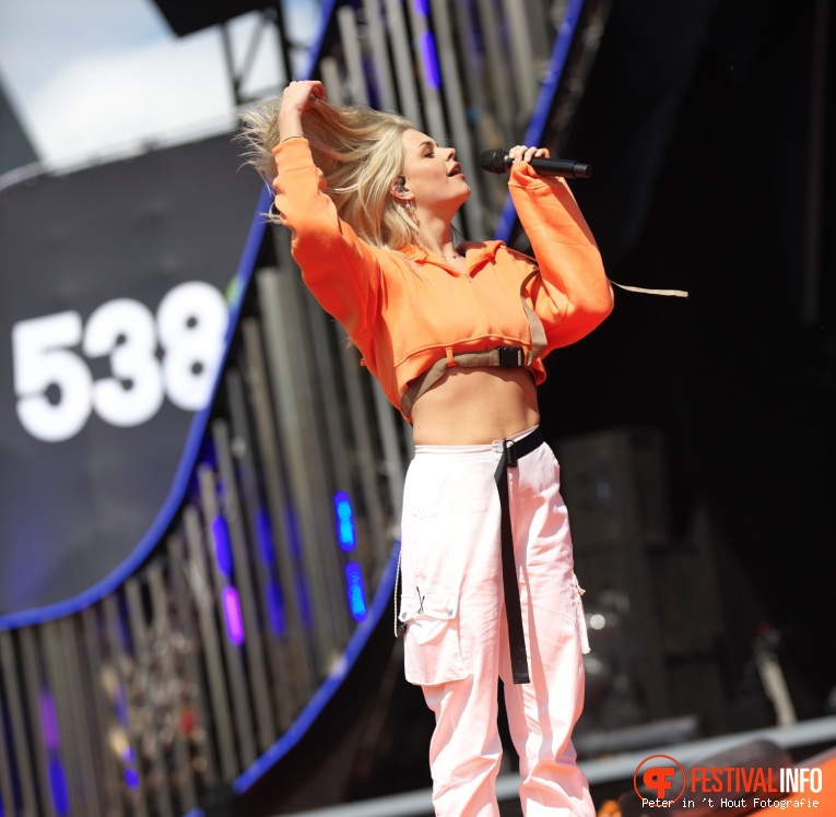 Davina Michelle op 538 Koningsdag 2019 foto