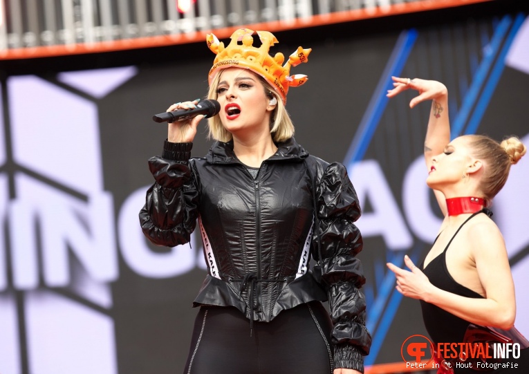 Bebe Rexha op 538 Koningsdag 2019 foto