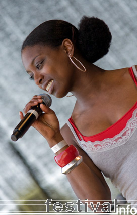 Typhoon op Bevrijdingsfestival Utrecht 2008 foto