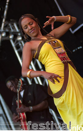 Minyeshu op Bevrijdingsfestival Utrecht 2008 foto