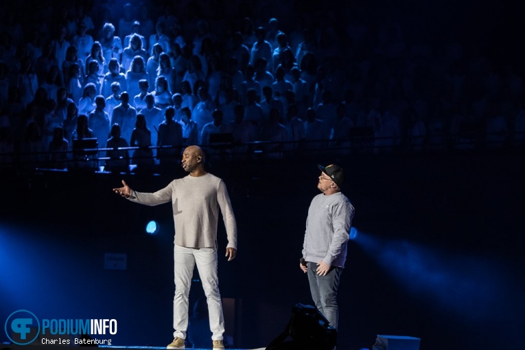 Dwight Dissels op The Passion in concert - 20/04 - Ahoy foto