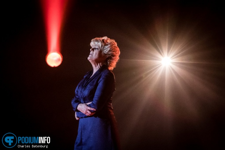 Simone Kleinsma op The Passion in concert - 20/04 - Ahoy foto