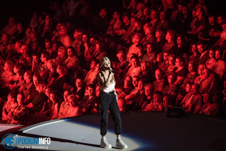 Davina Michelle op The Passion in concert - 20/04 - Ahoy foto