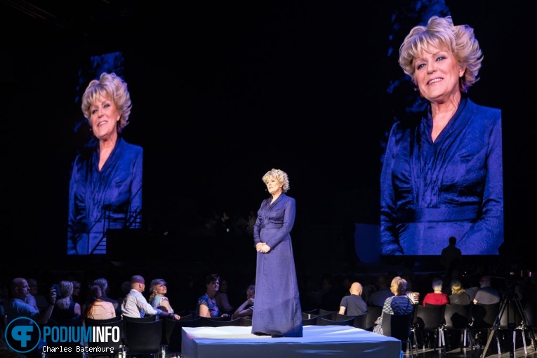 Simone Kleinsma op The Passion in concert - 20/04 - Ahoy foto