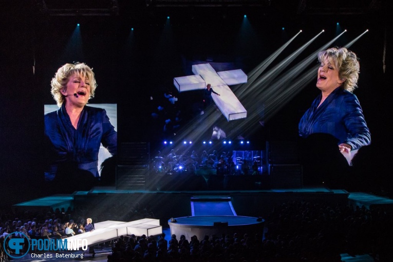 Simone Kleinsma op The Passion in concert - 20/04 - Ahoy foto