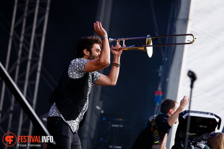 La Pegatina op Bevrijdingsfestival Overijssel 2019 foto