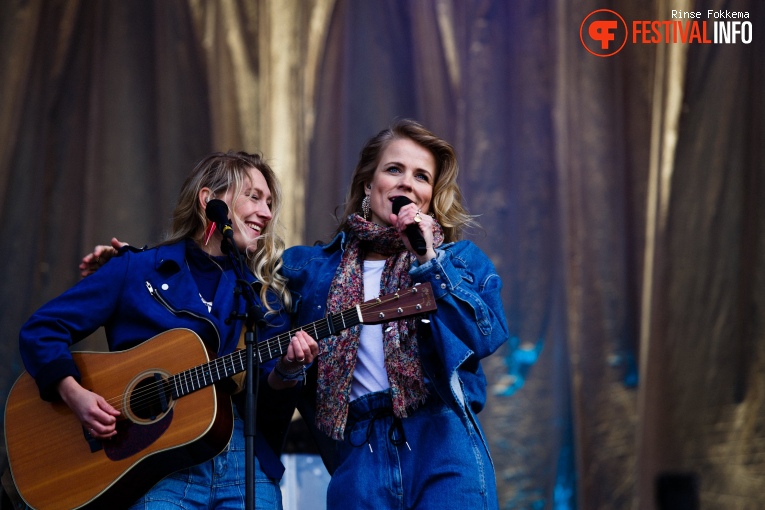 Ilse DeLange op Bevrijdingsfestival Overijssel 2019 foto