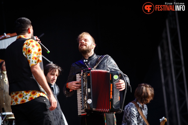 La Pegatina op Bevrijdingsfestival Overijssel 2019 foto