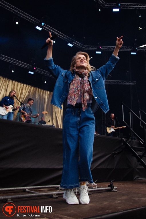 Ilse DeLange op Bevrijdingsfestival Overijssel 2019 foto