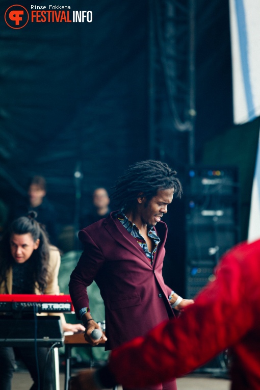 Jeangu Macrooy op Bevrijdingsfestival Overijssel 2019 foto