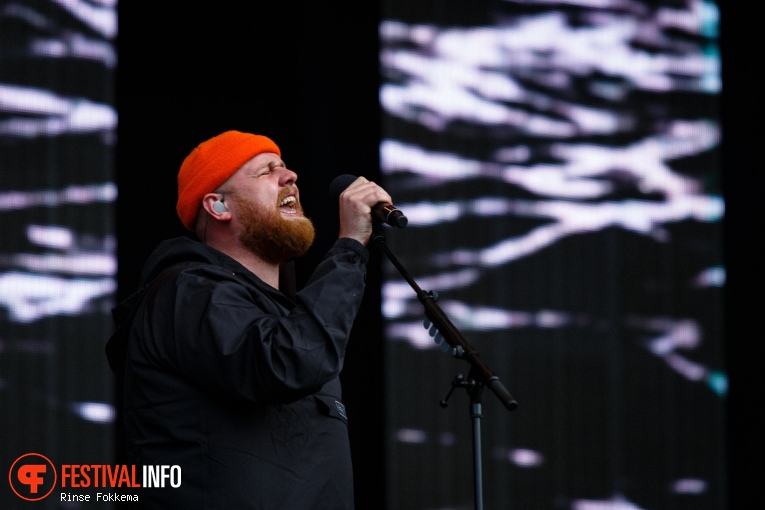 Tom Walker op Bevrijdingsfestival Overijssel 2019 foto