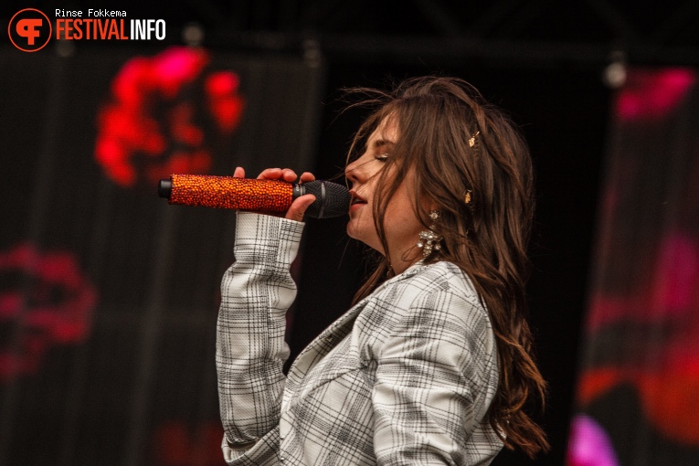 Maan op Bevrijdingsfestival Overijssel 2019 foto