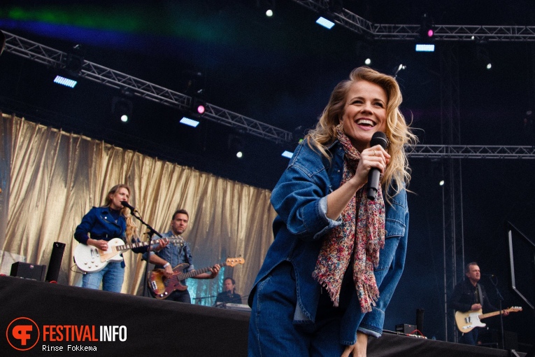 Ilse DeLange op Bevrijdingsfestival Overijssel 2019 foto