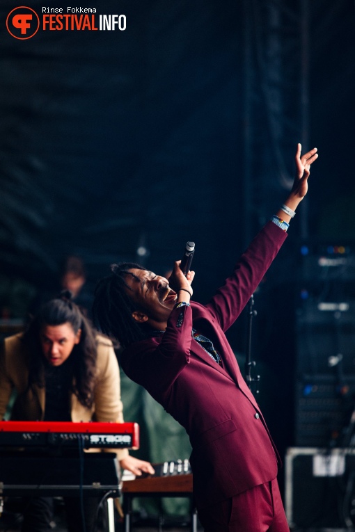 Jeangu Macrooy op Bevrijdingsfestival Overijssel 2019 foto