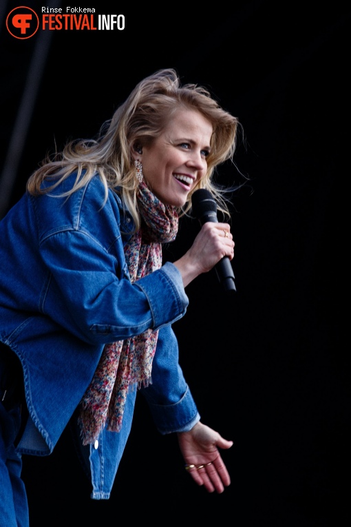 Ilse DeLange op Bevrijdingsfestival Overijssel 2019 foto