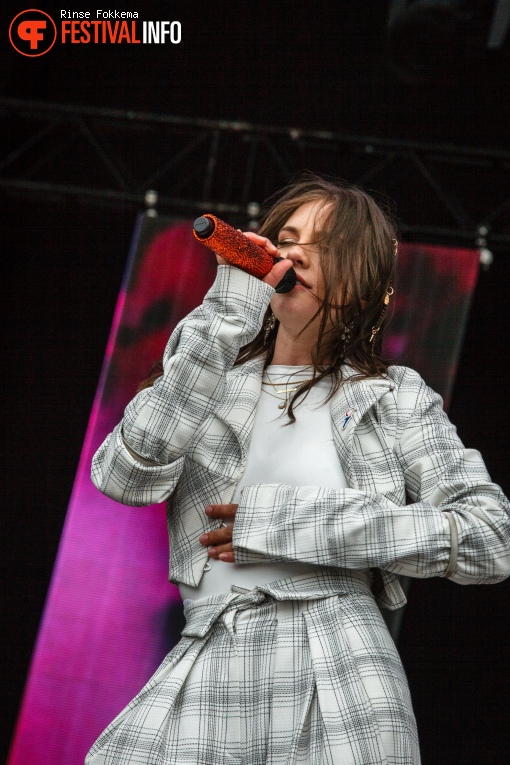 Maan op Bevrijdingsfestival Overijssel 2019 foto