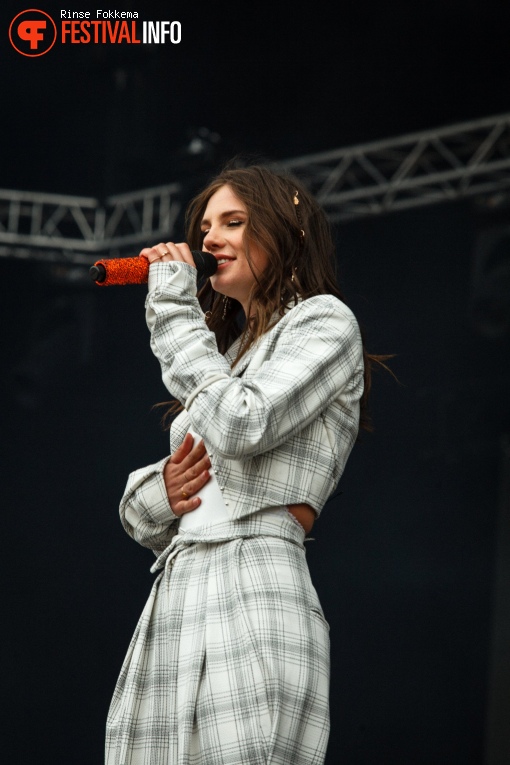 Maan op Bevrijdingsfestival Overijssel 2019 foto