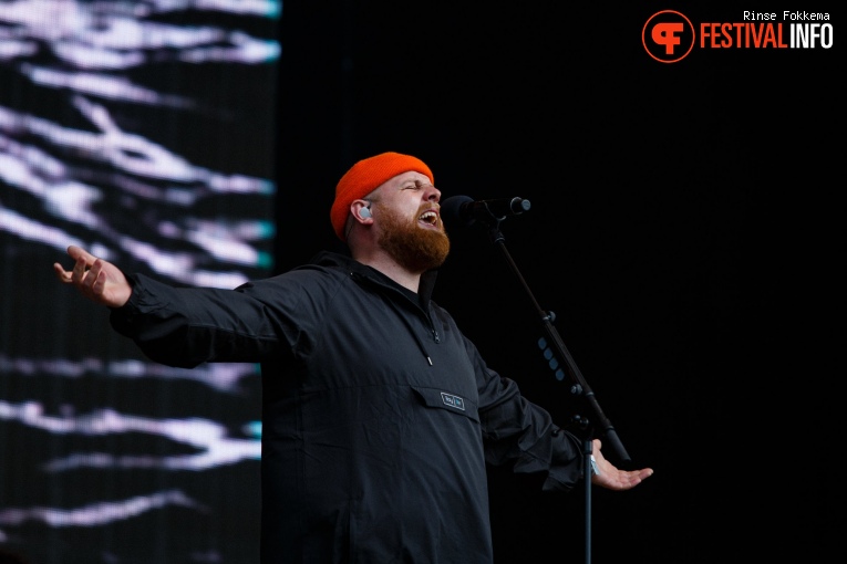 Tom Walker op Bevrijdingsfestival Overijssel 2019 foto