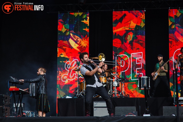 La Pegatina op Bevrijdingsfestival Overijssel 2019 foto