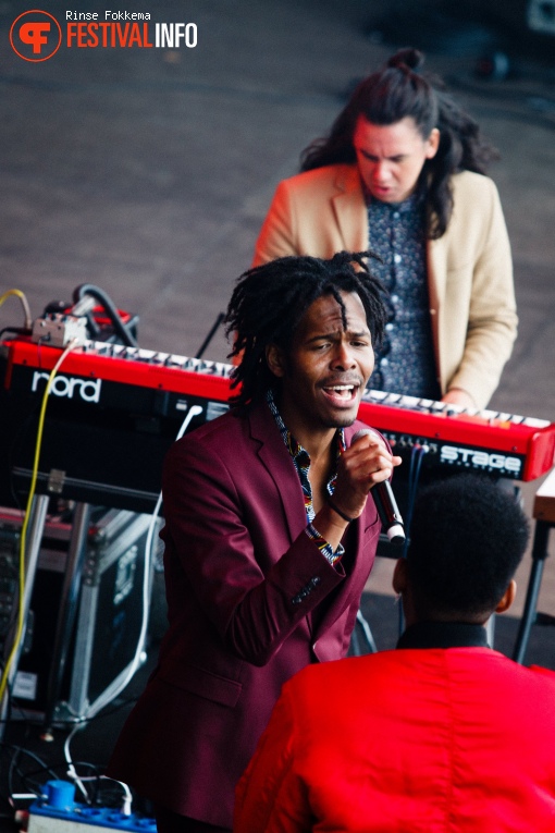 Jeangu Macrooy op Bevrijdingsfestival Overijssel 2019 foto