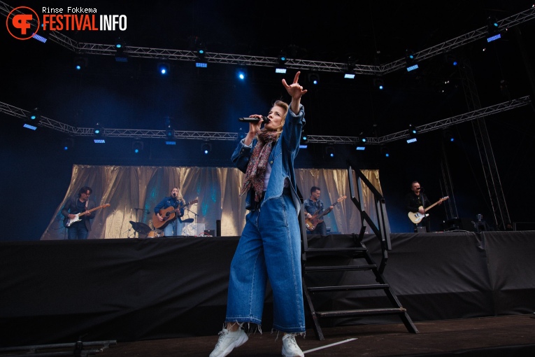 Ilse DeLange op Bevrijdingsfestival Overijssel 2019 foto
