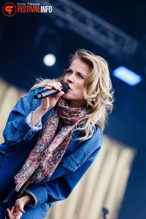 Ilse DeLange op Bevrijdingsfestival Overijssel 2019 foto