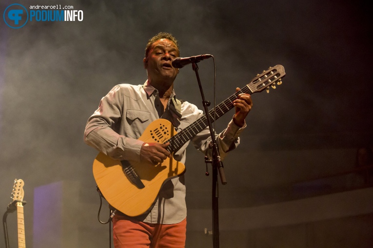 Sergio Mendes op Sergio Mendes - 08/05 - TivoliVredenburg foto