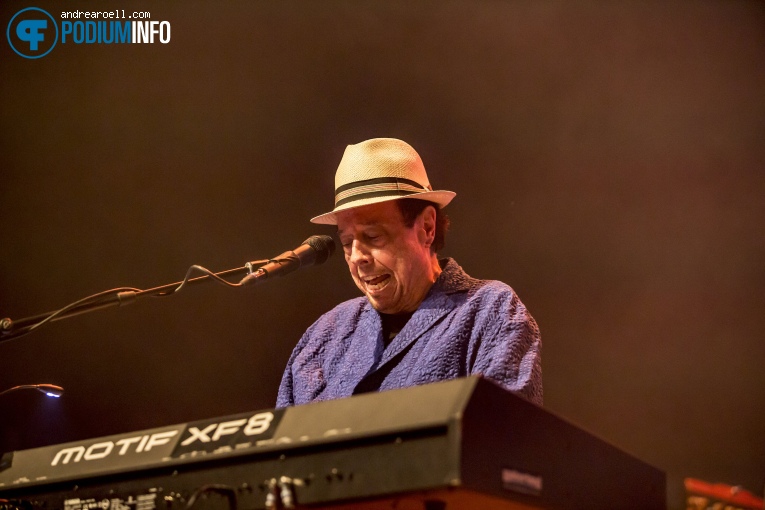Sergio Mendes op Sergio Mendes - 08/05 - TivoliVredenburg foto